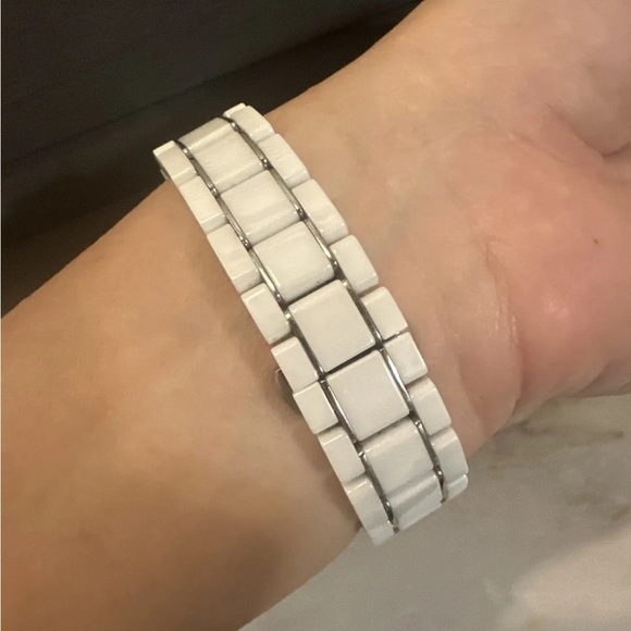 Fendi white ceramic Quatro watch - Picture 5 of 5